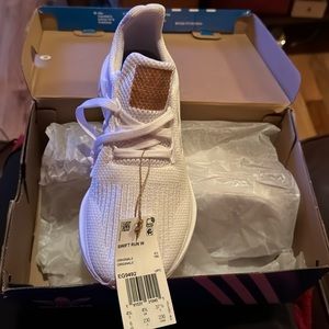 NWT adidas Women's Swift Run Sneaker
